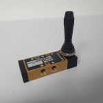 DIRECTIONAL VALVE WITH LEVER VALVE
